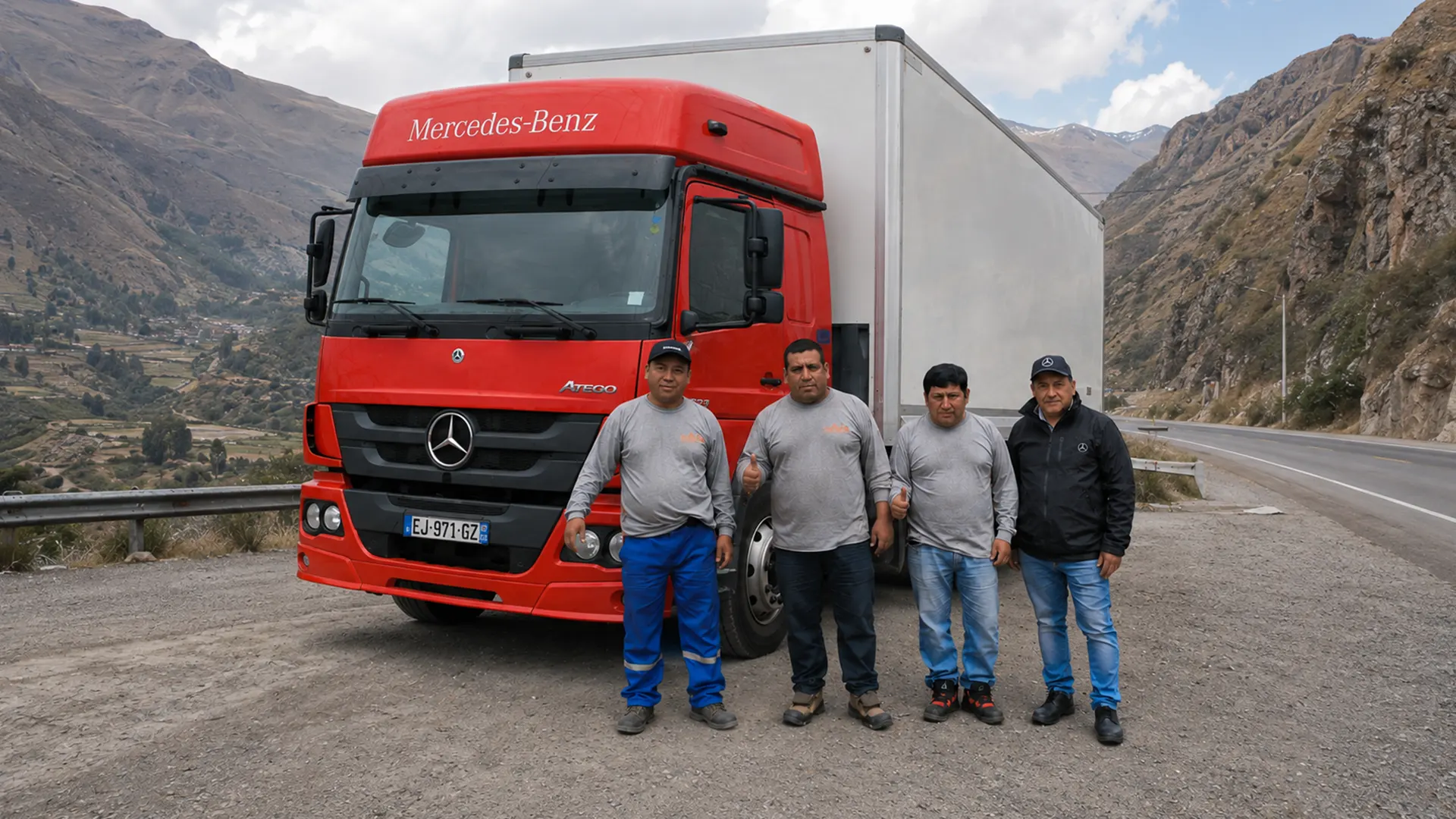 Personal de WAN Servicios realizando transporte mobiliario